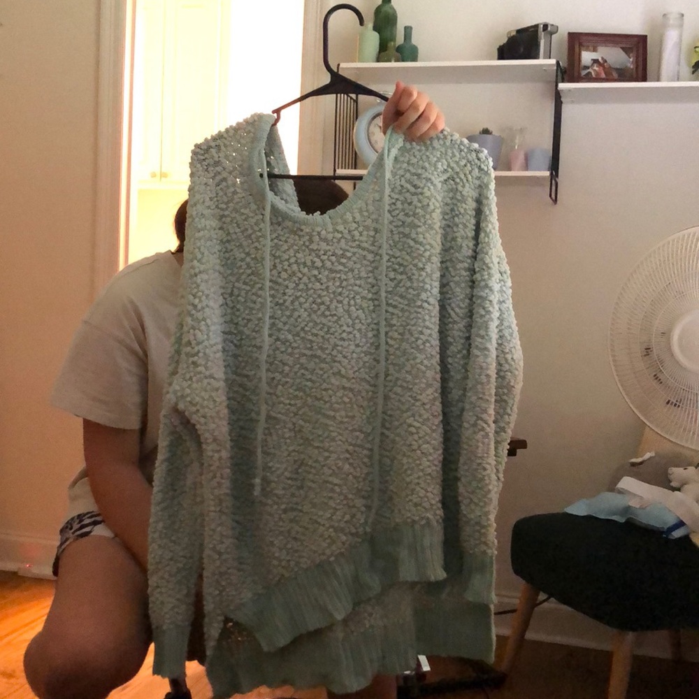 blue popcorn pullover. size s/m